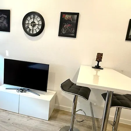 Neu Motoloft Schwarzwaldhochstrasse Zentrum Goldstadt Pforzheim Schloessle Διαμέρισμα *