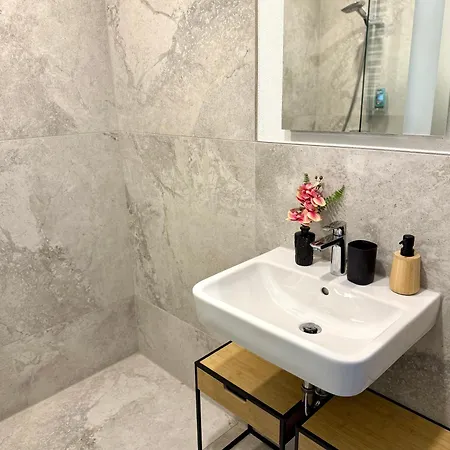 Apartment Neu Motoloft Schwarzwaldhochstrasse Zentrum Goldstadt Pforzheim Schloessle Niederdorla