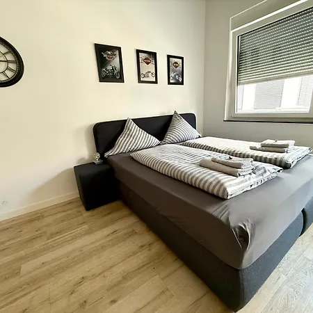 Neu Motoloft Schwarzwaldhochstrasse Zentrum Goldstadt Pforzheim Schloessle Διαμέρισμα