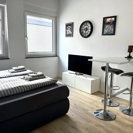 Neu Motoloft Schwarzwaldhochstrasse Zentrum Goldstadt Pforzheim Schloessle Διαμέρισμα *