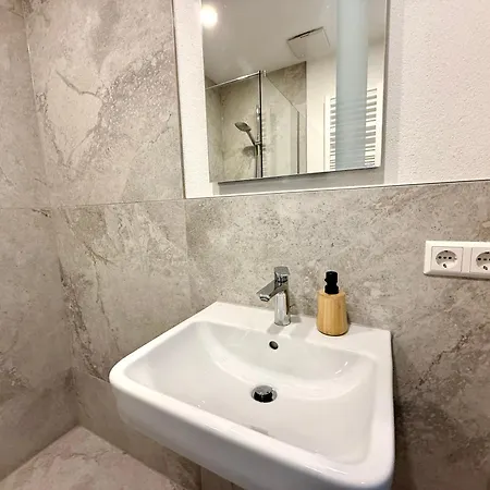 Neu Motoloft Schwarzwaldhochstrasse Zentrum Goldstadt Pforzheim Schloessle * Niederdorla